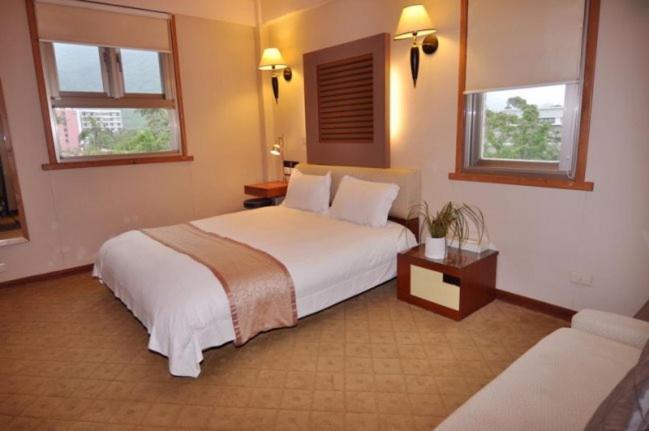 Tian Long Hotel Цзяоси Экстерьер фото